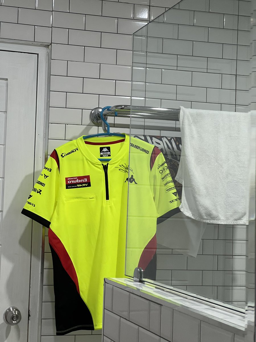 e (ye jang) tweet media