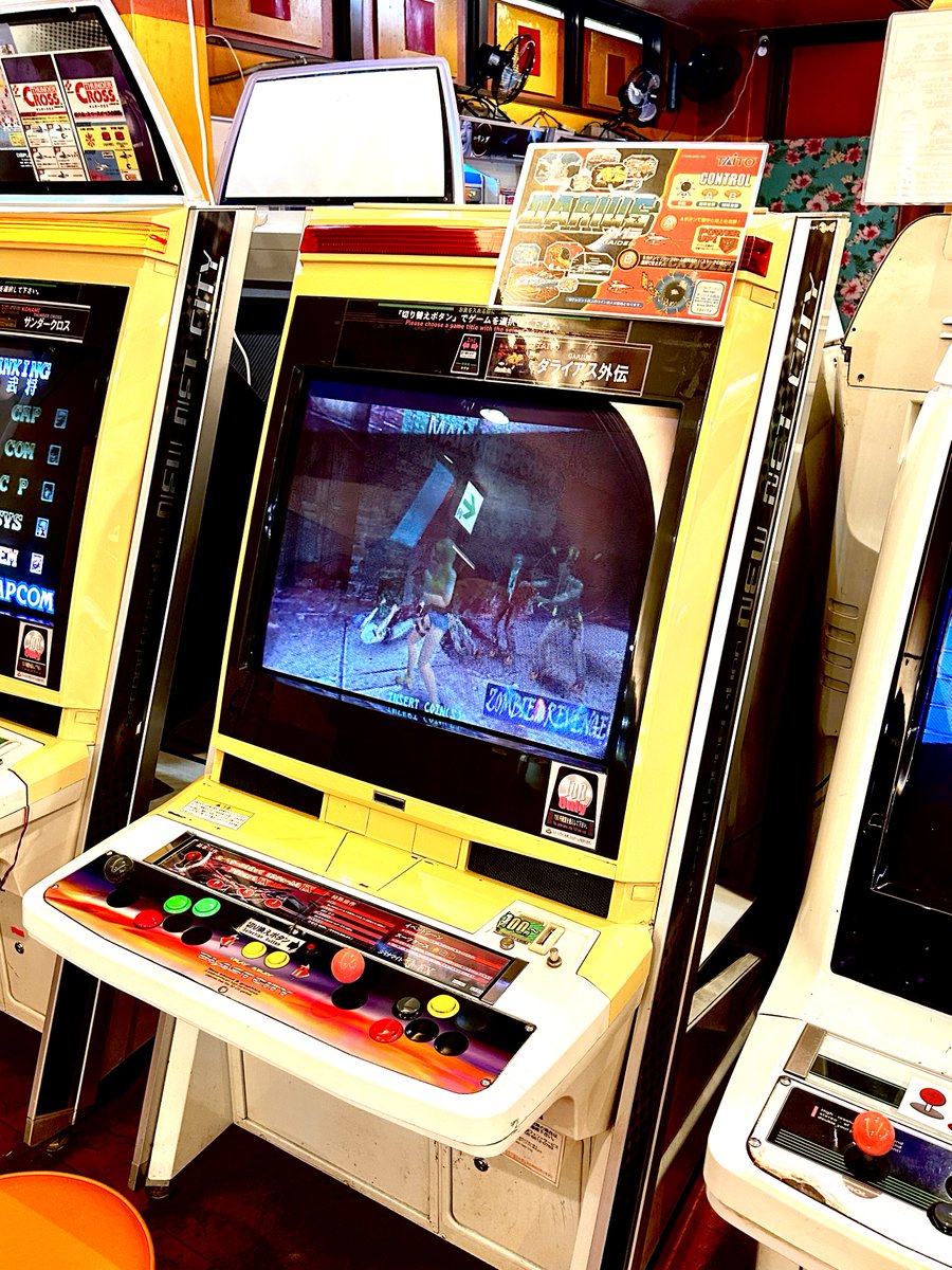 kasuga_game's tweet photo. ブラウン管の故障でしばらく調整中だった筐体ですが、@shirokuma_ags さんよりブラウン管を調達してもらい復活しました😄いつもありがとうございますー

また、ダイナマイト刑事EXからゾンビリベンジに変更してます。
「ゾンビリベンジ」と「ダライアス外伝」の2in1です
よろしくお願いします。

「この邪気は…⁈」

#毒島力也