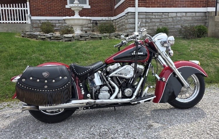 Moto_History's tweet image. This early 1999 Gilroy Indian Chief brought back the old style. Only 1,109 were made. #classicmotorcycles. #classicdesign. #oldschoolmotorcycles. #indianmotorcycles