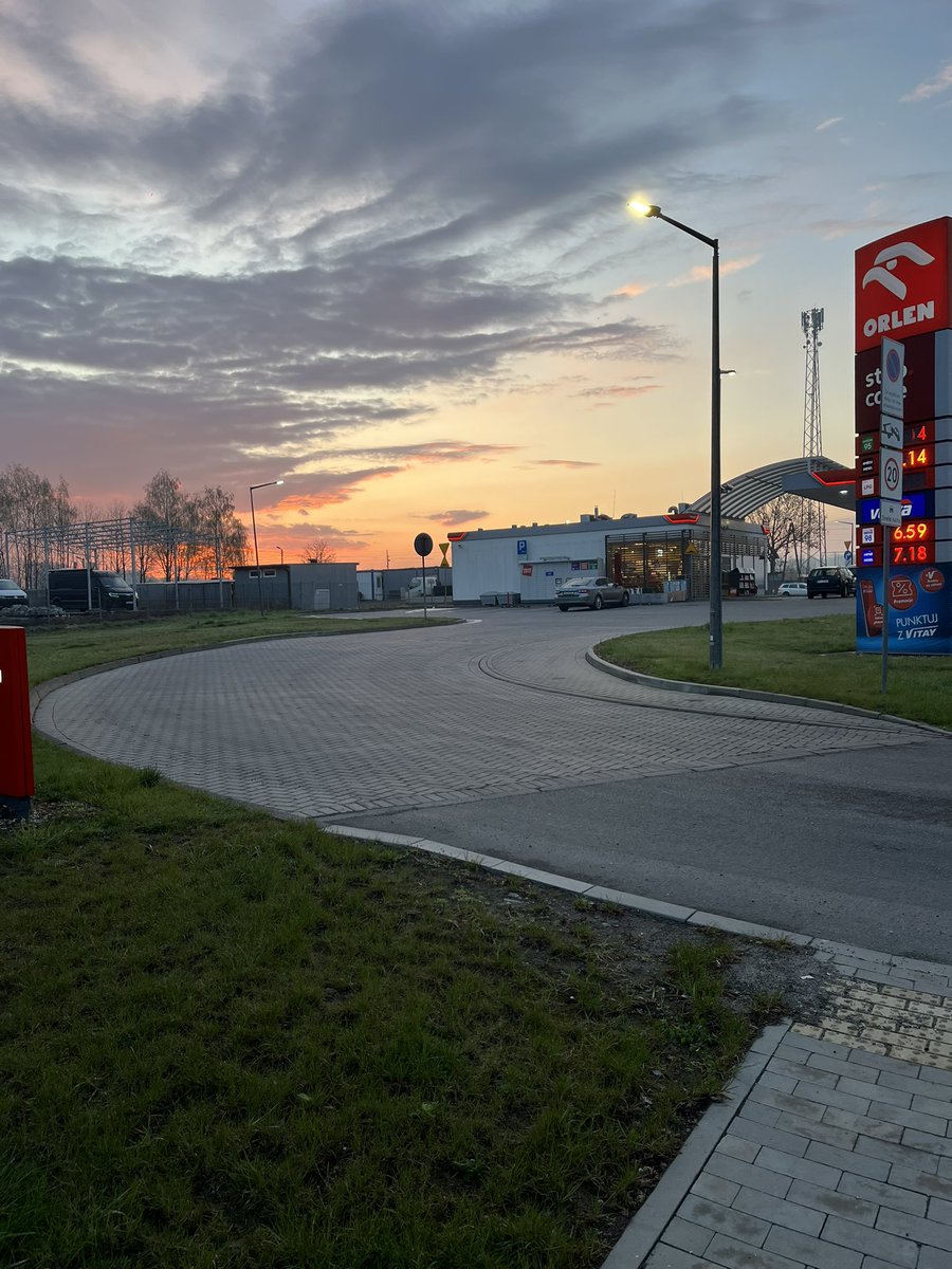 Karolina tweet media