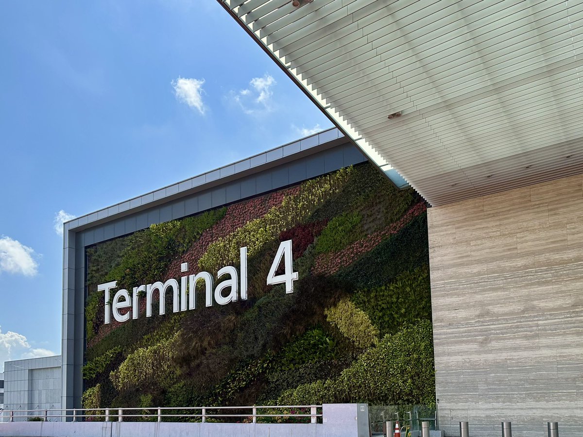 TodaysFlight's tweet photo. I haven’t been to T4 at #Changi airport before and I am impressed. In other cities this would be an airport of its own, not just another terminal.

Modern, spacious and super efficient. And yes, spotless clean too. It’s #Singapore after all.
#avgeek #SIN #airport #aviation #paxex https://t.co/y8TCatI6K4