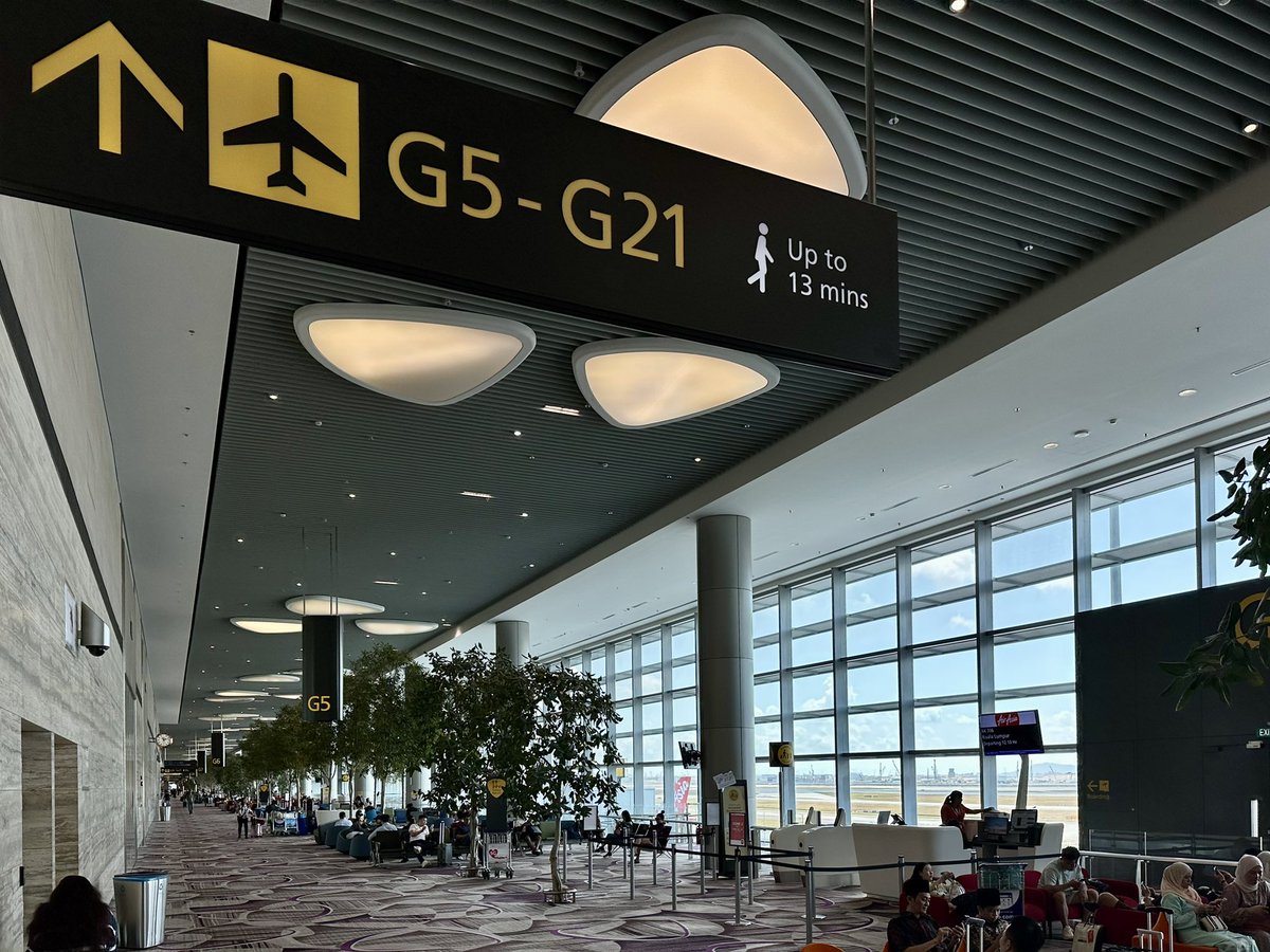 TodaysFlight's tweet photo. I haven’t been to T4 at #Changi airport before and I am impressed. In other cities this would be an airport of its own, not just another terminal.

Modern, spacious and super efficient. And yes, spotless clean too. It’s #Singapore after all.
#avgeek #SIN #airport #aviation #paxex https://t.co/y8TCatI6K4