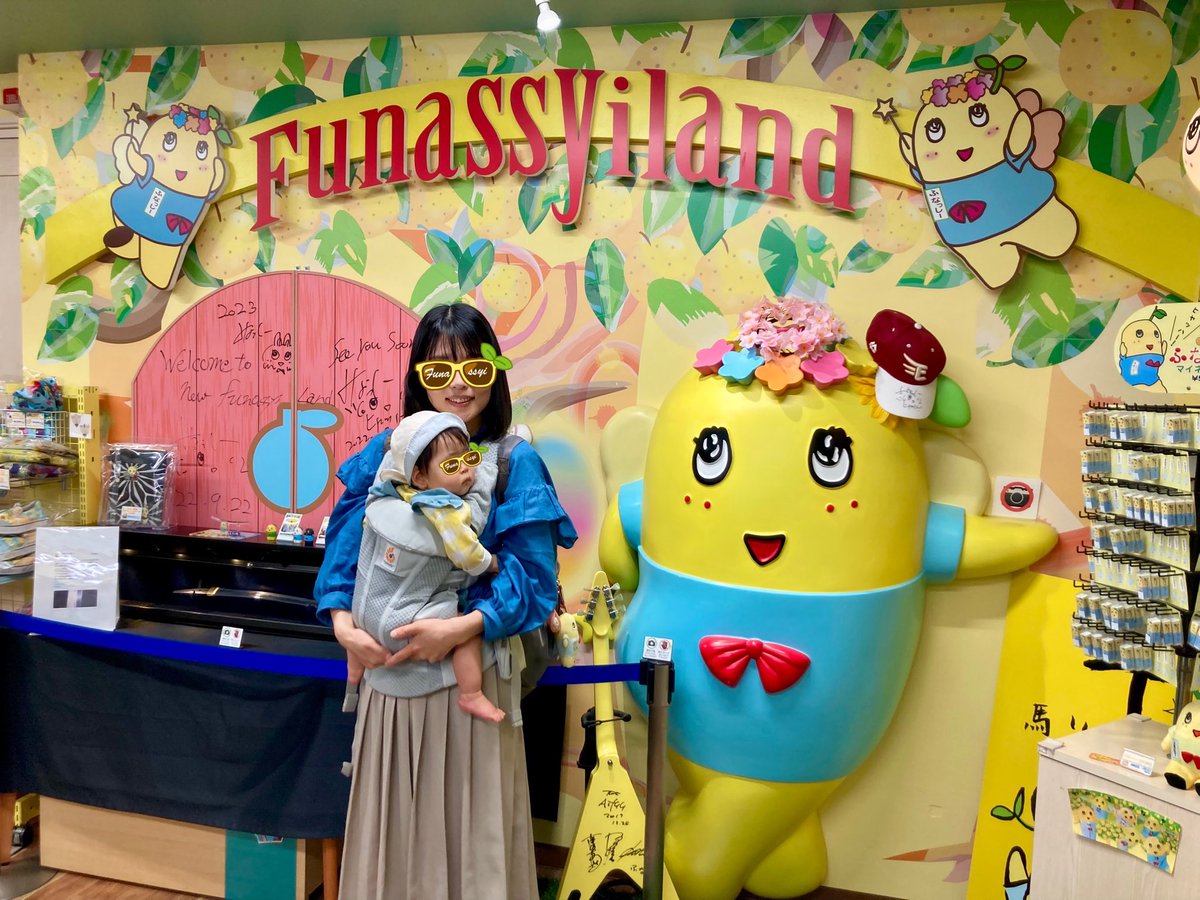 funafunarin's tweet photo. @funassyi ふなっしーこんなっしー♪
先日娘っしー初めてふなっしーランド船橋本店行けましたなっしー(о´∀`о)
キッズTシャツとセールのスリッポン買って、ネームシール作ってご満悦なっしー♪
早くまた生梨にも会いたいなっしー https://t.co/5vgQS1nlwZ