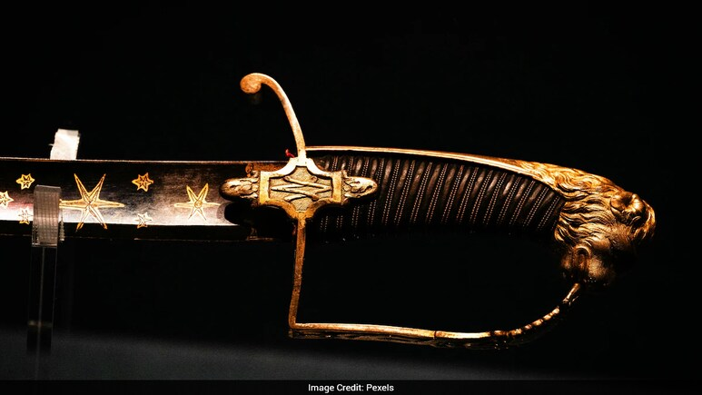 ndtv's tweet photo. Archaeologists Find Hundreds Of Roman-Era Artifacts In Switzerland's Lake Neuchatel
https://t.co/fHPUTDDueO https://t.co/v3oKZ0Ugi5