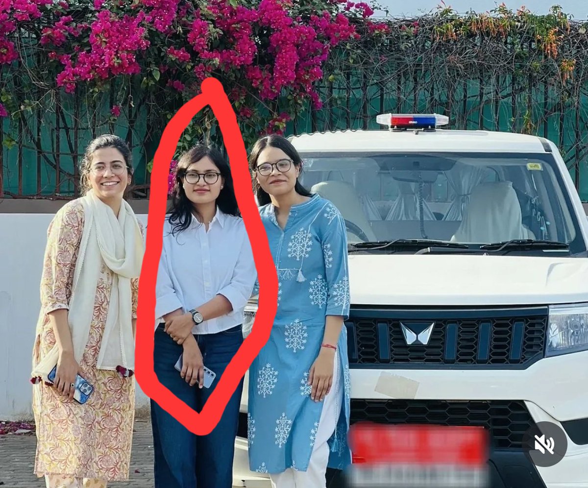 —इसका नाम काजल मीना है,
—यह 2024 बैच की RAS अधिकारी है,
—यह ST कैटेगरी की टॉपर भी थी,
—इसको कल 4 लाख का घूस लेते हुए गिरफ्तार किया गया है

मुझे पूरा भरोसा है इसके Ethics में बहुत बढ़िया मार्क्स आए होंगे।