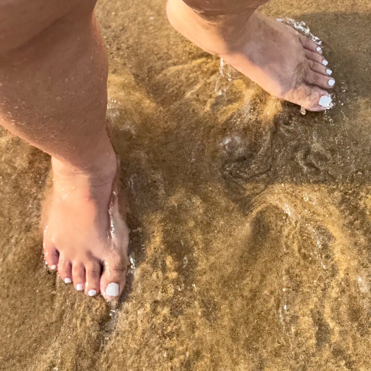 babysalo017's tweet image. sand or grass? either way I love my little toes out in the sun ☀️🩵☺️

#feet #sun #tropical #foot #footfetish