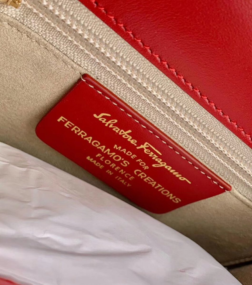 iamesterdam's tweet image. Unboxed my [brand/type, e.g., skincare set]!  The packaging was chef’s kiss—plus a free mini gift I didn’t expect! What’s your latest unboxing win #Unboxing #Goodies #SurpriseFind