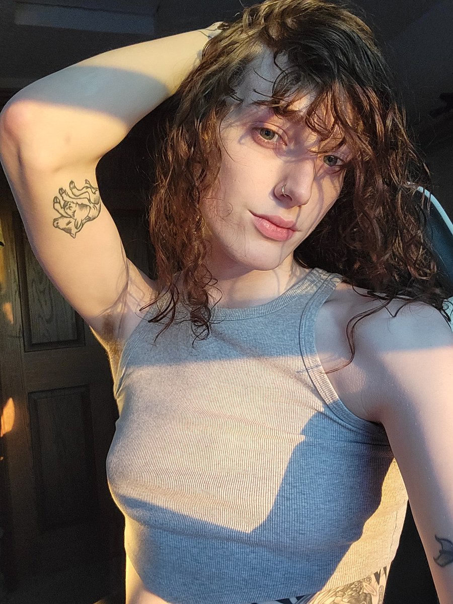 comfyknife's tweet photo. btw btw https://t.co/K0VOFx8tiP