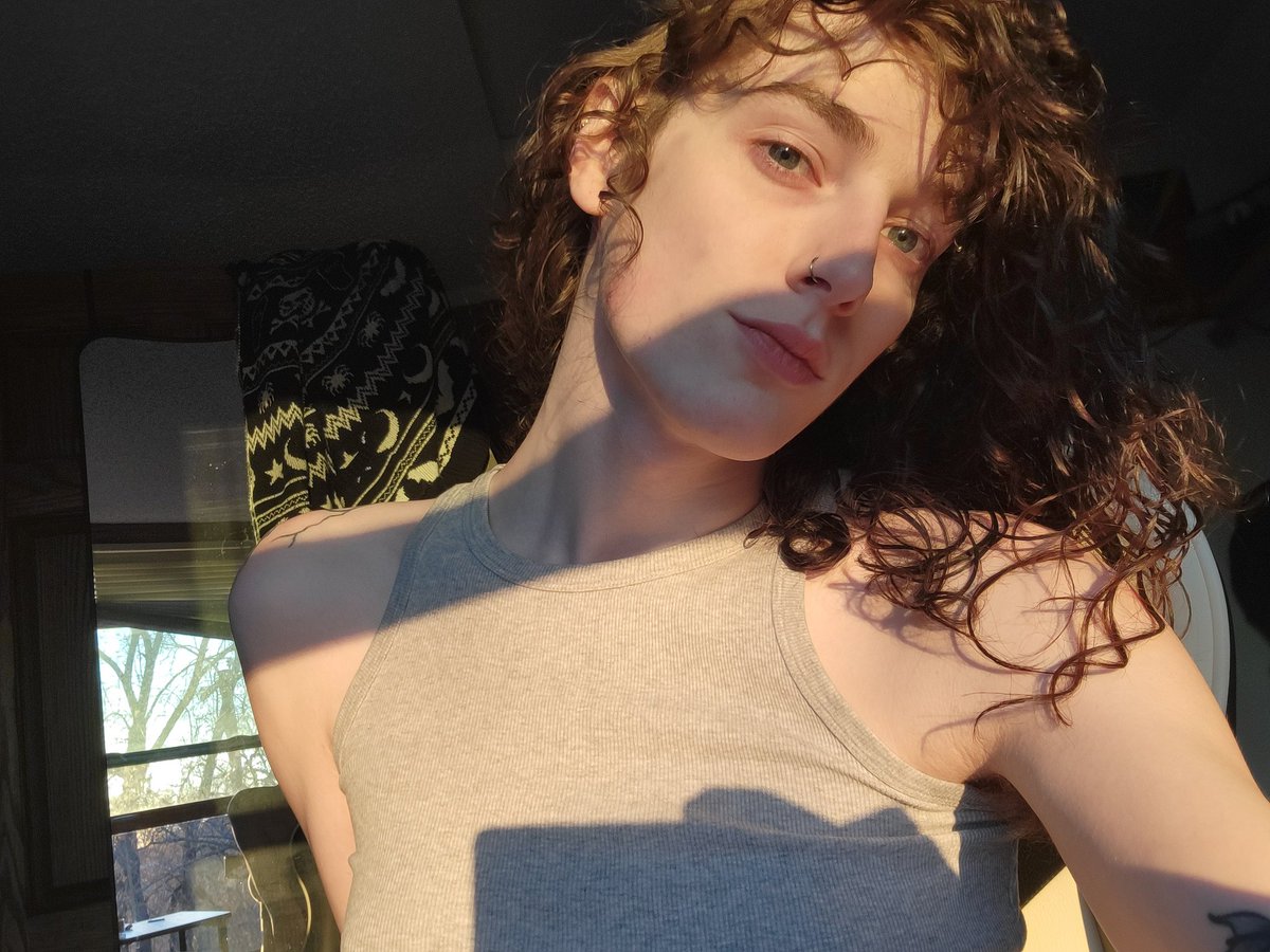 comfyknife's tweet photo. btw btw https://t.co/K0VOFx8tiP