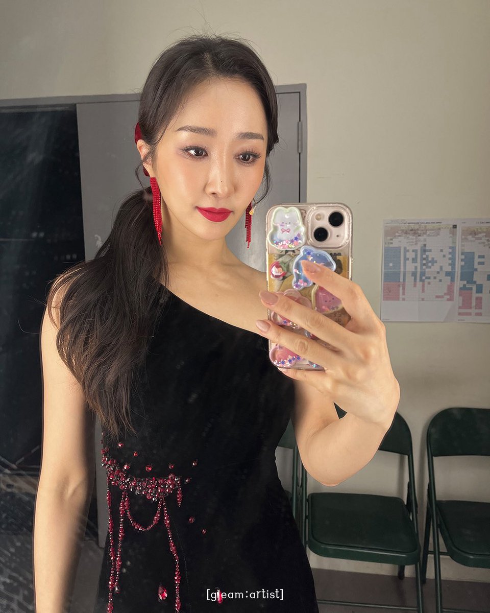 📷 ʜᴇʟʟᴏ #김려원 
#뮤지컬 #스윙데이즈 #암호명A 🎙️

베로니카 役 #김려원 배우가
첫공을 잘 올렸습니다♥️

“멈추지 마~! 
흔들리는 세상 속에서 그저 지켜보고만 있을 수 없는 사람들! 멈출 수 없는 그들의 이야기를 스윙데이즈에서 만나보세요!”

#GLEAMARTIST #KIMRYEOWON