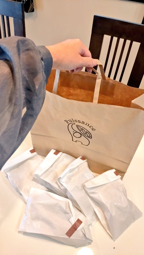 Lq6z9FYthMGMGvd's tweet image. #puissance

もっと色々な種類を買えば良かったかな…

・胡桃とゴルゴン🥐×2
・サバとトマト🥙
・アンチョビガーリック🥖×2

🐱こなちゃんが気になるので
一旦🏠帰宅