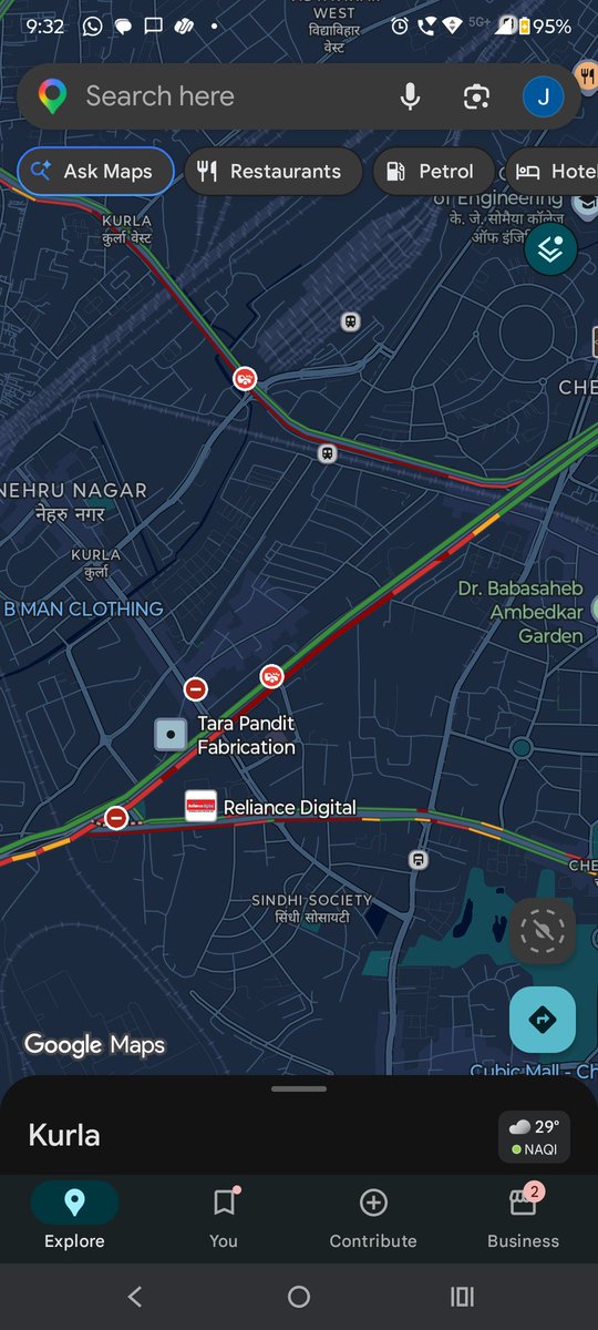 JashSheth's tweet photo. @PratapSarnaik @Dev_Fadnavis @mybmc 
You guys badly need to think up for a solution for the signal at chunabhatti on the EEE . Like who in the world puts up a signal on an express Highway.
I saw the ambulance in the photo lose a life due to this.
Kindly put brains to work. https://t.co/4jy58KcWfD