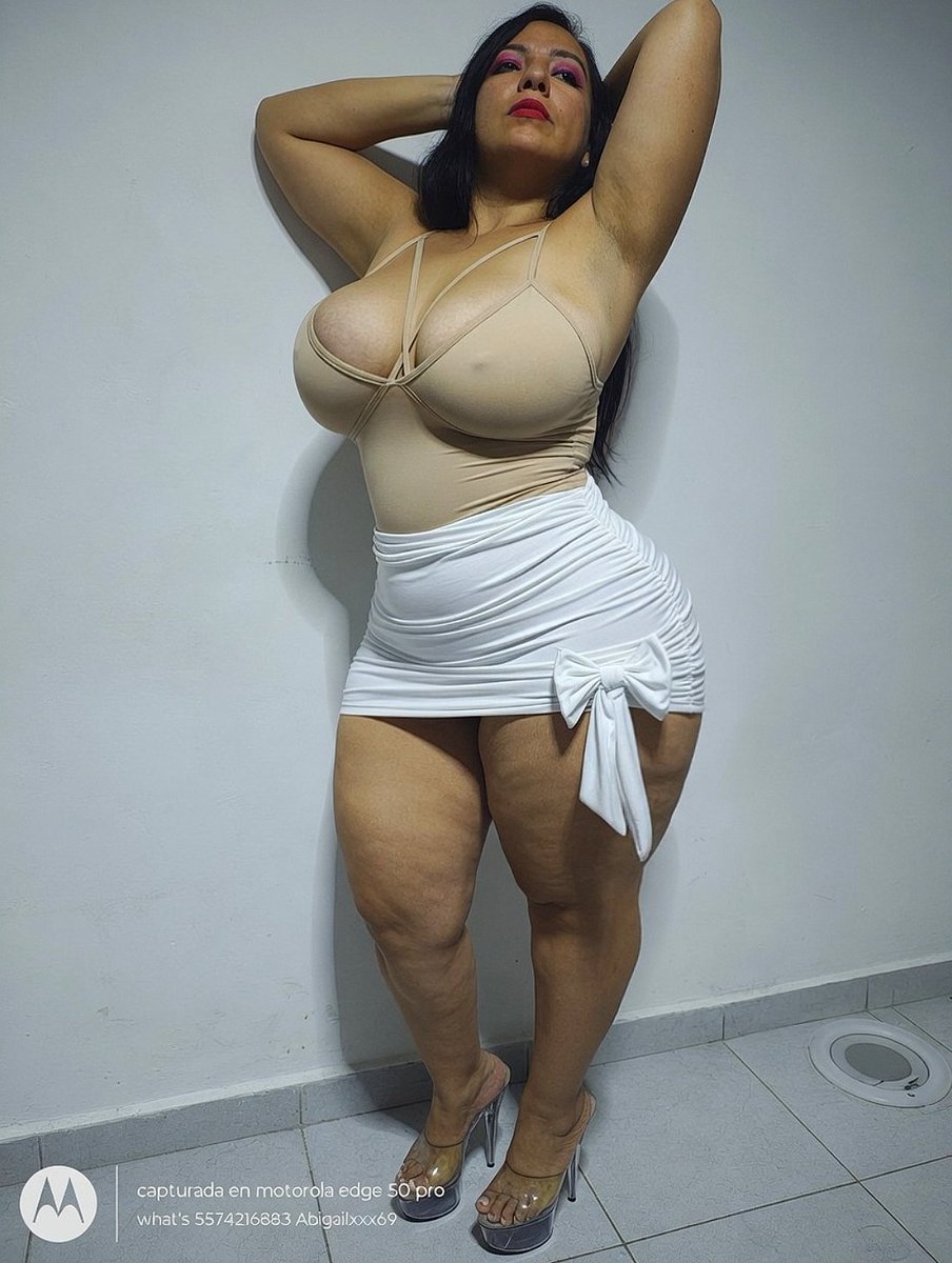 abigailxxx69's tweet photo. Voy a salir a cenar cual outfit les gusta más para ponerme ??? https://t.co/M2sPAOsc1m
