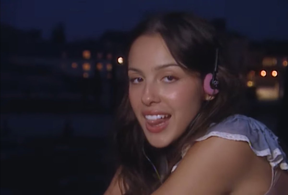 THEHOUSET0UR's tweet photo. olivia rodrigo the woman you are. #dropdeadmv https://t.co/P6EH7dBbdh