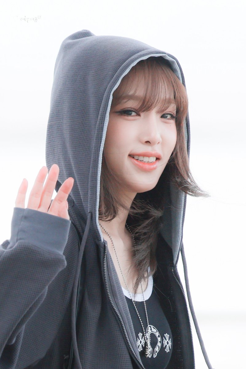 내가가짜예나 tweet media