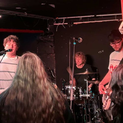 MusicNewsWeb's tweet photo. ICYMI: Acetate, Interview - #acetate #musicinterview #leeds #livemusic #gig - Interview
Read the full interview here: https://t.co/7QngdDQjcs
More on https://t.co/cGbkkwo6Jk https://t.co/pH8wPuKo0W