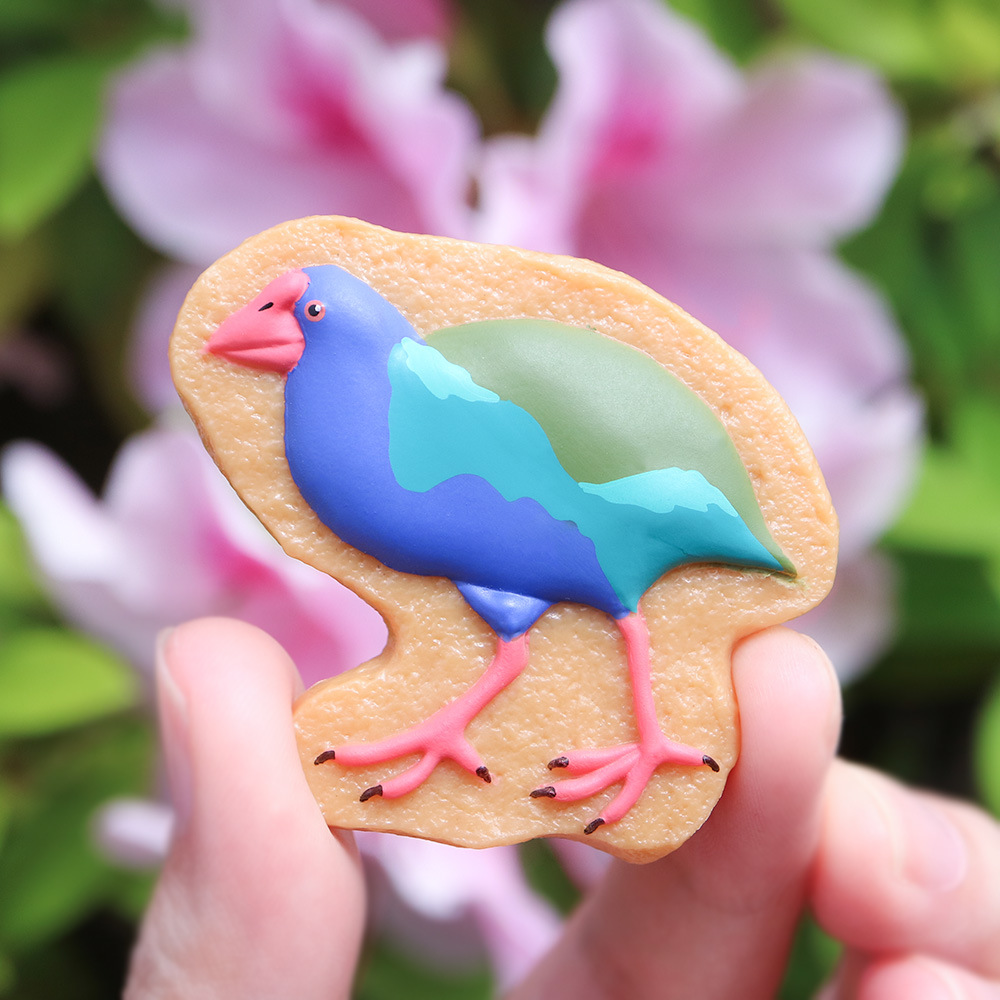 【ミセ】
人気シリーズの第2弾！
鳥のアイシングクッキー フィギュアマグネット2のカプセルトイが店頭で稼働中です◎

リアルタッチな描写と、アイシングならではの柔らかな可愛らしさが見事に調和したアイシングクッキー。