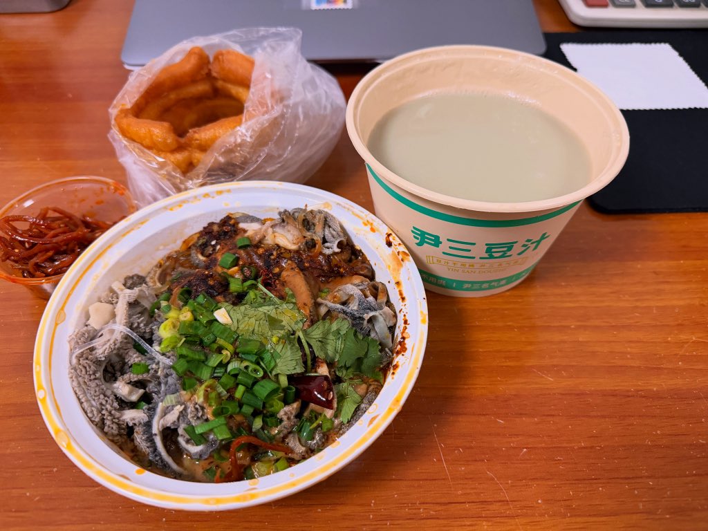 LY19801's tweet photo. 我的爱❤️😋 https://t.co/FohDzC9WtY