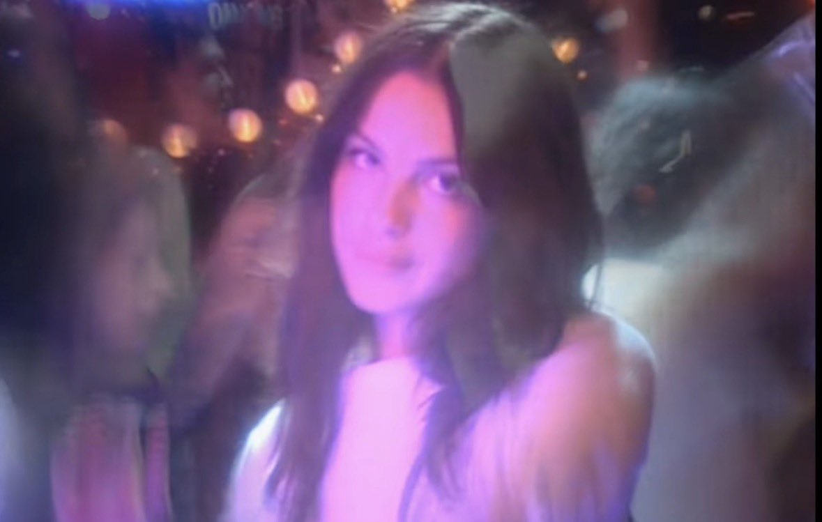 blockMELout's tweet photo. “one night i was bored in bed and stalked you on the internet” olivia rodrigo is every woman on earth.

#dropdeadmv https://t.co/djvW0qdtIL