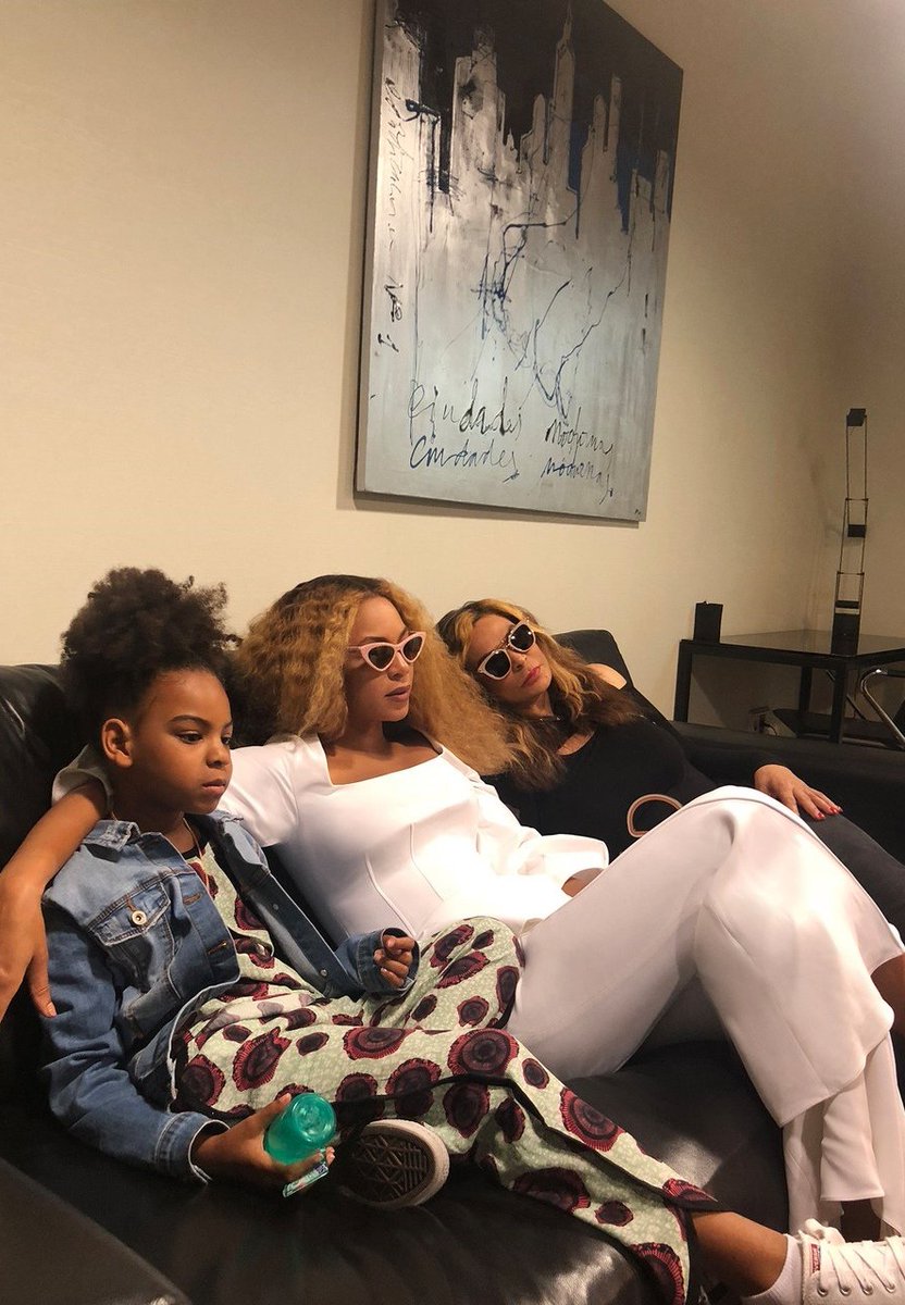 beyoncé hourly 𐚁ིྀ 🐬ৎ୭˚˖٠ tweet media