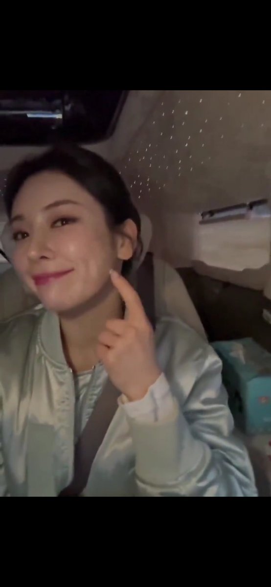 썸본 tweet media