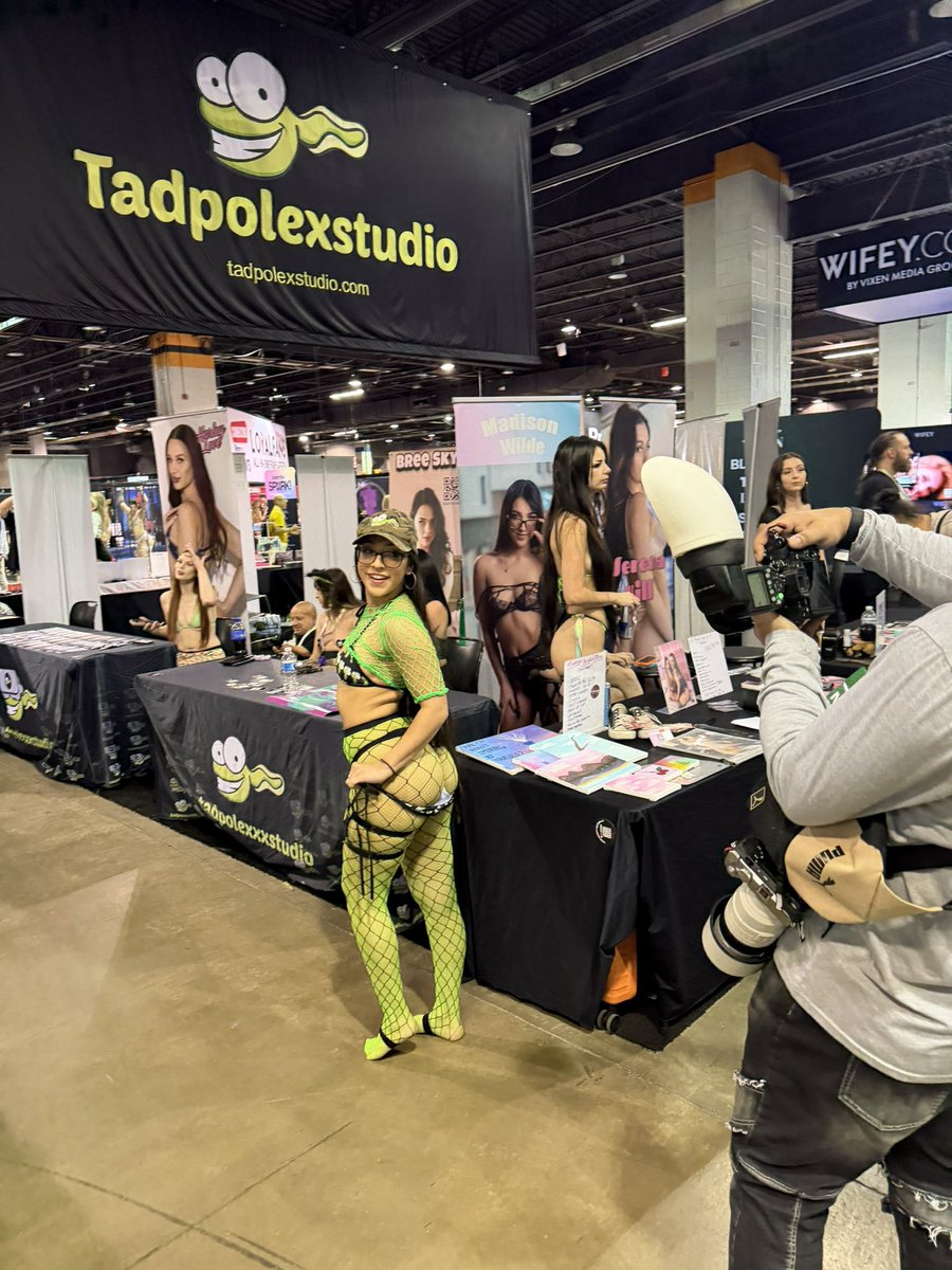 TadpoleXstudio (Tad Pole) at 2026 XBIZ Miami tweet media