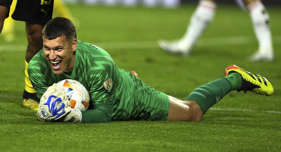 No saquen conclusiones por este resultado,ni Remedi es horrible, ni Arezo es mufa, la mayoría de las cosas que tienen que cambiar en el equipo ya las sabíamos antes de hoy. Lo único que estoy 100% seguro-y esto no es una crítica a Britos-es que en la Copa lo necesitamos a él en