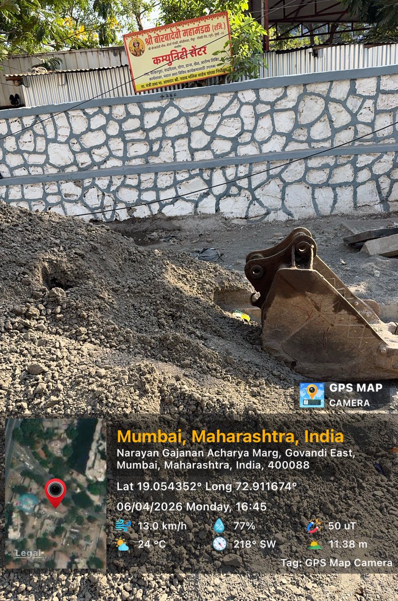 reportmumbai's tweet image. Ongoing road concreting at Govandi East is putting pedestrians &amp;amp; motorists at risk. If an accident happens, who takes blame—contractor or BMC engineers? Take action on contractor #Mumbai #Govandi ⁦@mybmc⁩ ⁦@TawdeRitu⁩ @ashwinibhide ⁦@CPMumbaiPolice⁩