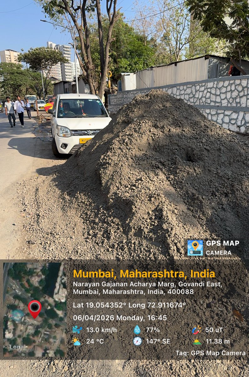 reportmumbai's tweet image. Ongoing road concreting at Govandi East is putting pedestrians &amp;amp; motorists at risk. If an accident happens, who takes blame—contractor or BMC engineers? Take action on contractor #Mumbai #Govandi ⁦@mybmc⁩ ⁦@TawdeRitu⁩ @ashwinibhide ⁦@CPMumbaiPolice⁩