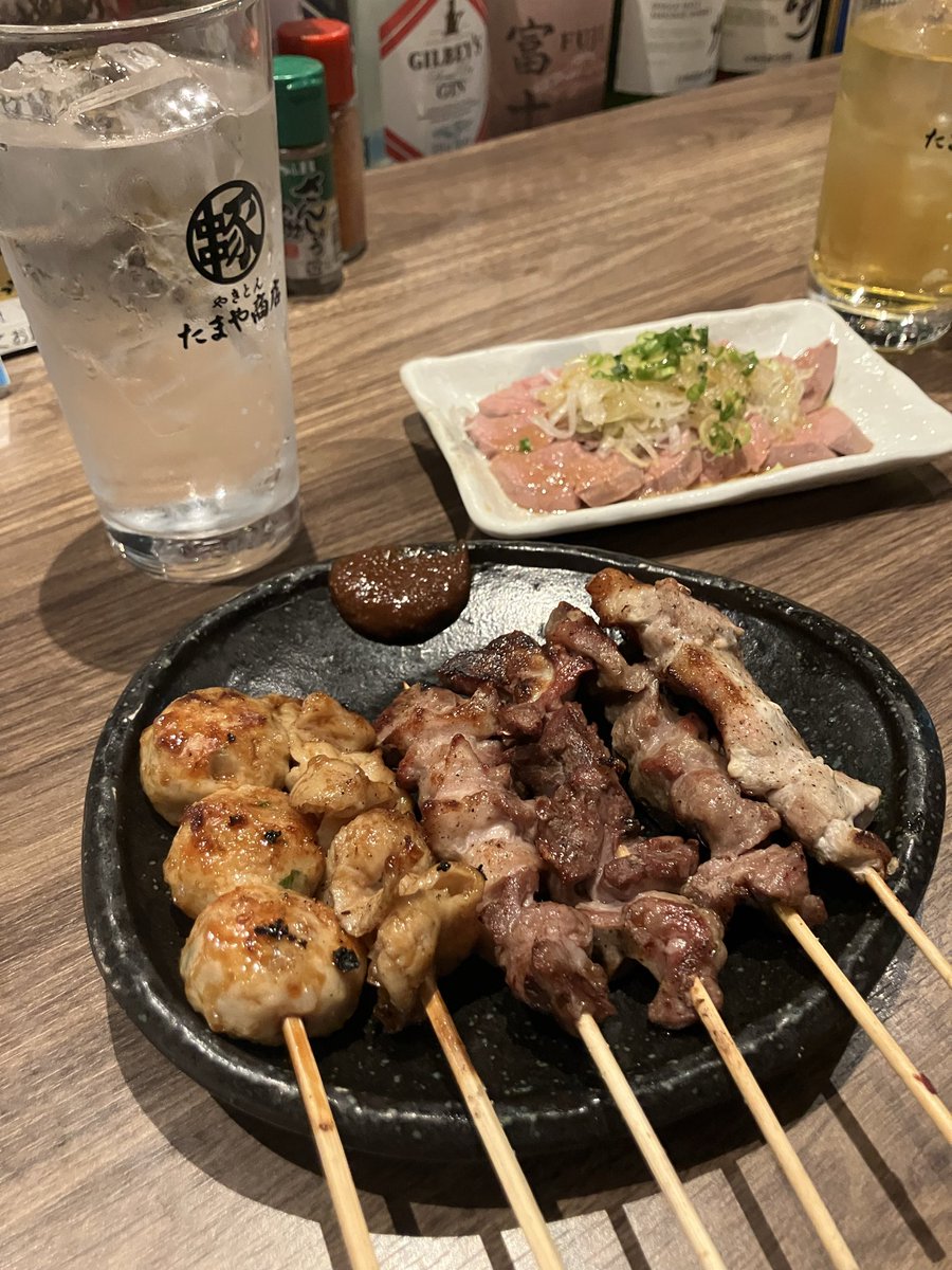 sa__rina6624's tweet photo. 銀座コリドー街の「たまや商店」で飲み🍻✨ たんカルビ焼きがジューシーで最高！ さらにアップルパイが想像以上の美味しさで感動🥹💓 これは絶対また行きたいお店🙌
#銀座グルメ #コリドー街 #たまや商店 #さりなのごはんログ https://t.co/WxbT0zCtSV