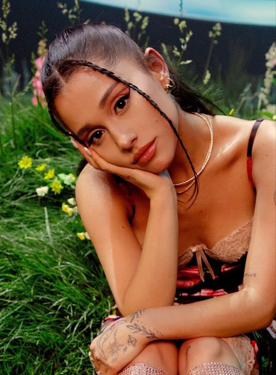 Ariana World HQ ☀️ tweet media