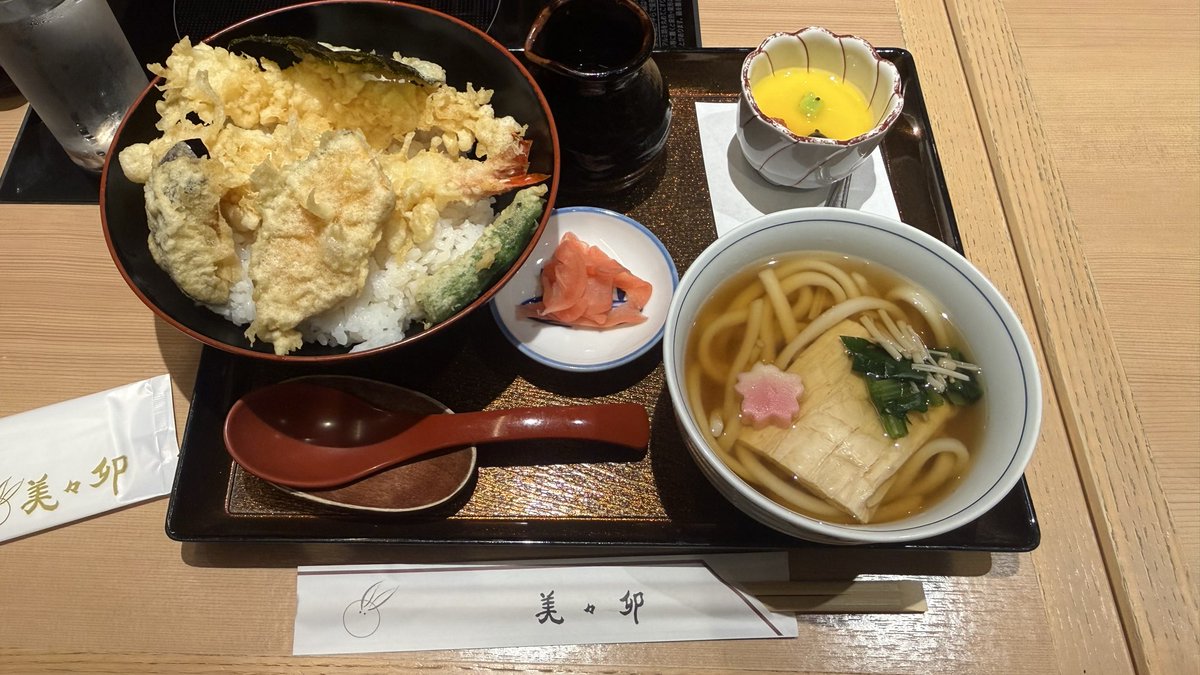 goatsu826's tweet photo. エビ天丼にと湯葉うどんに生ビール🍺 https://t.co/Ykiz1XKc2T