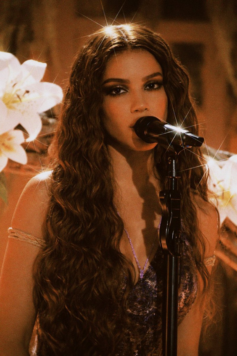 Anitta Golden tweet media