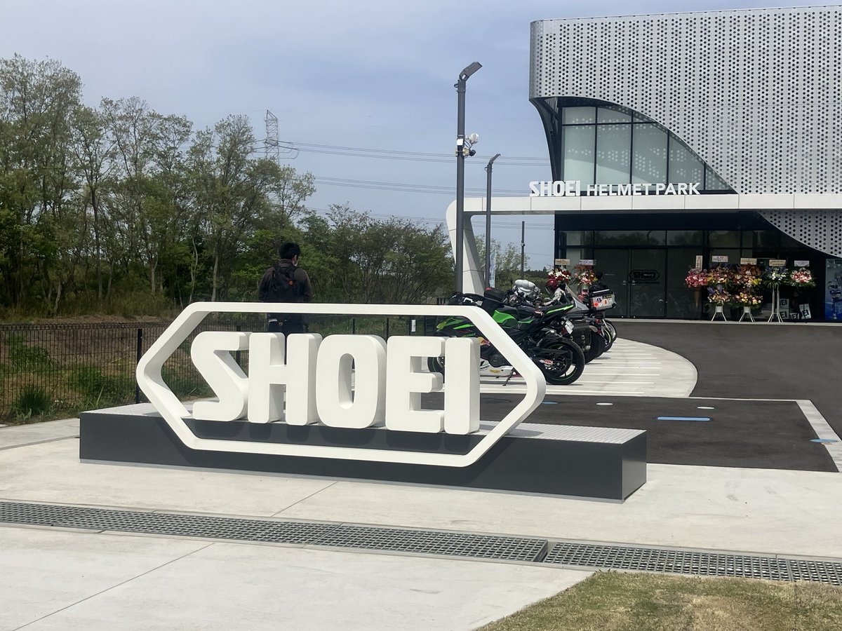 910motor's tweet image. SHOEI HELMET PARK到着！2926年4月17日オープン。
#SHOEI 
#SHOEIヘルメットパーク