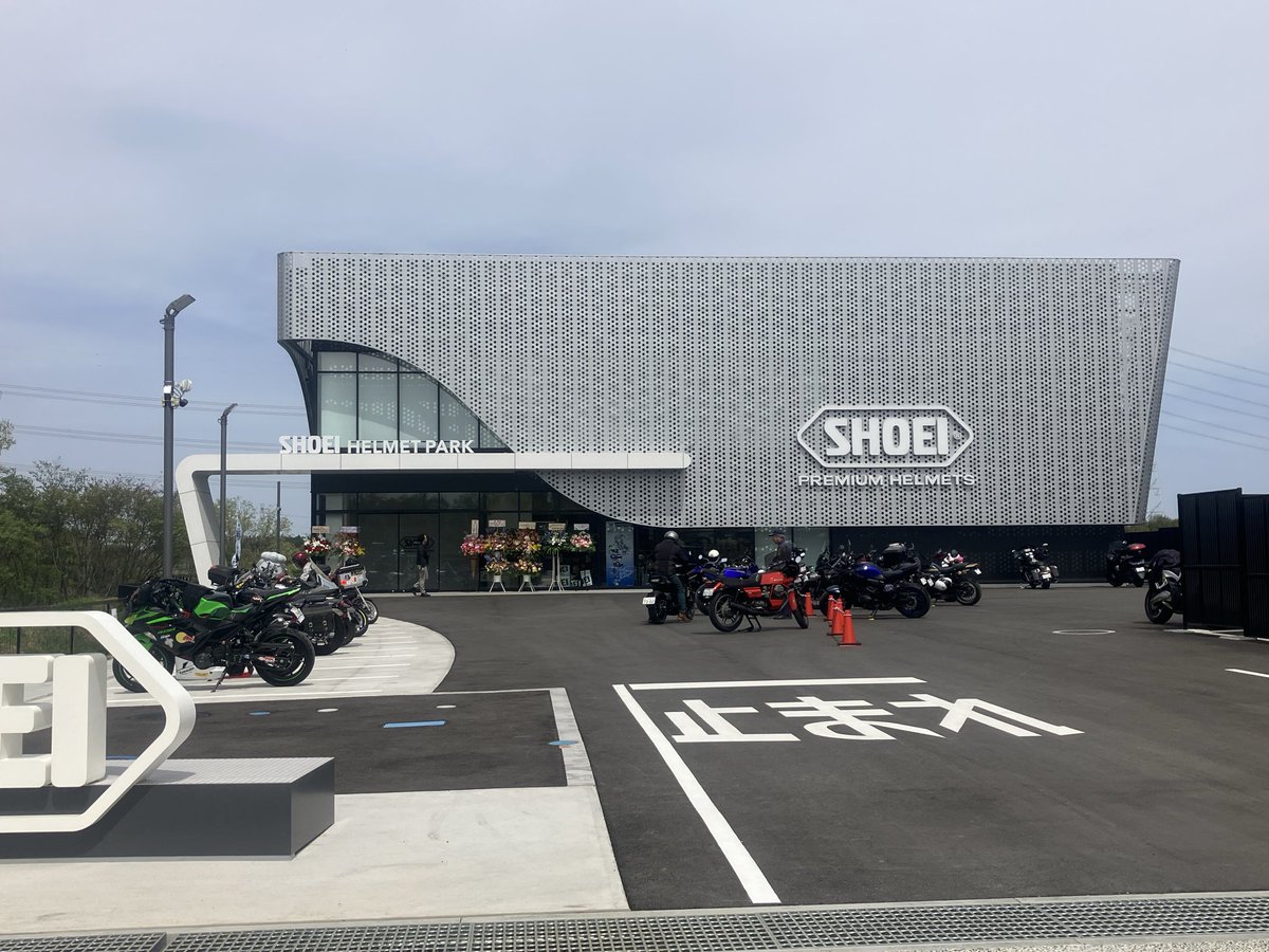 910motor's tweet image. SHOEI HELMET PARK到着！2926年4月17日オープン。
#SHOEI 
#SHOEIヘルメットパーク