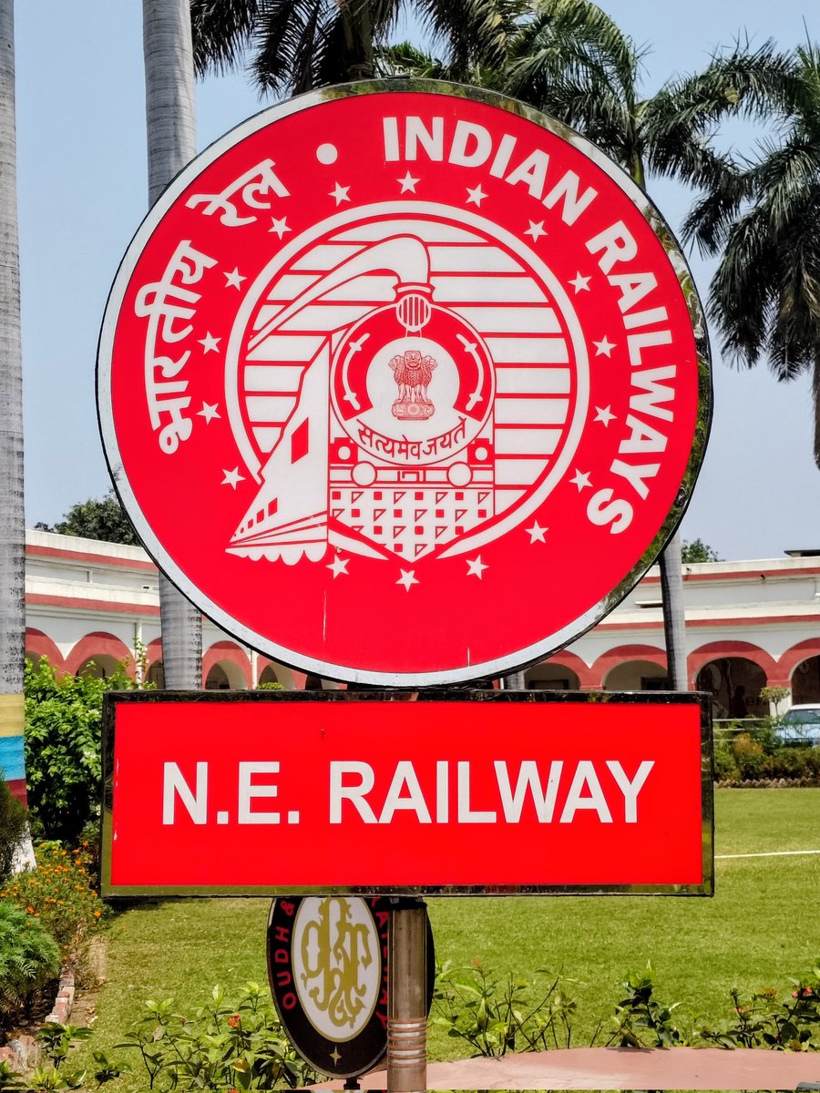 prakashdips's tweet image. Interacted with Sh. Uday Borwanker, General Manager, NE Railway and Sh. Satya Prakash, IG/ PCSC NER at NE Railways HQ ,Gorakhpur ..
Also met Sh. M. Ashok Jain, IPS, ADG Gorakhpur Zone..
#Coordination 
#WorkingTogether