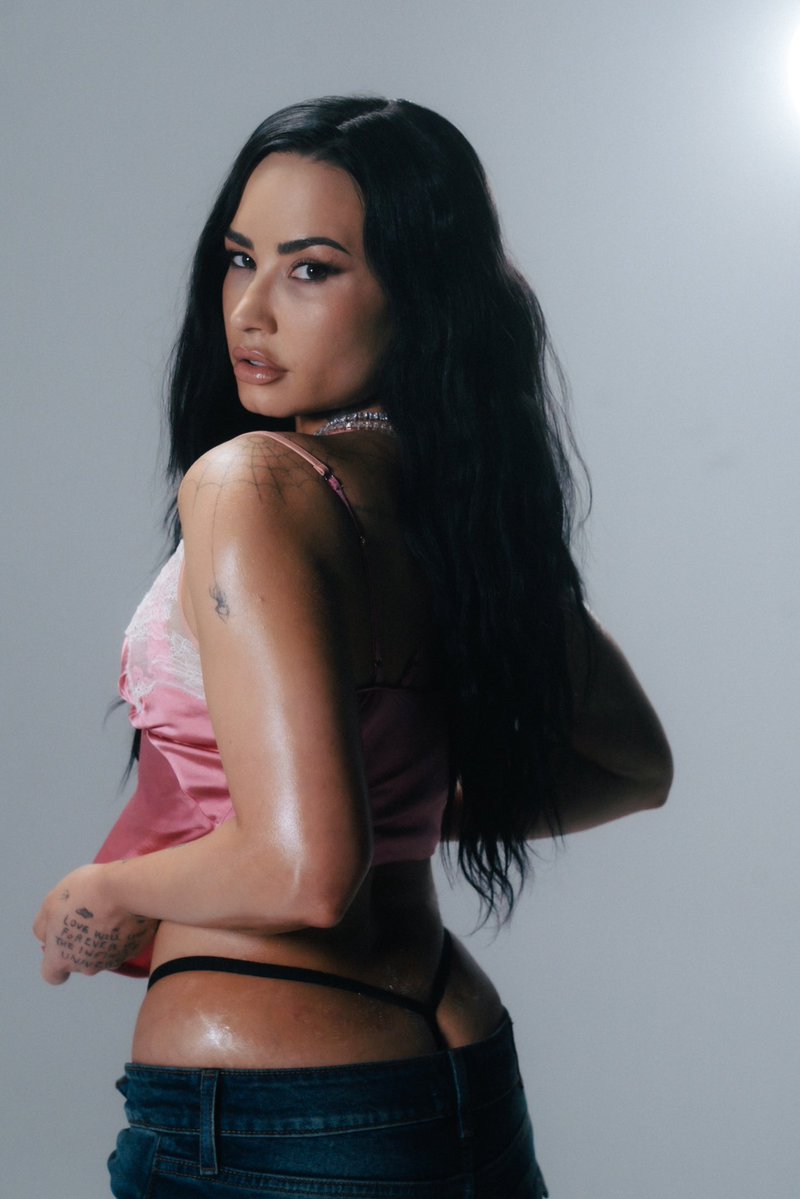 demi lovato daily tweet media