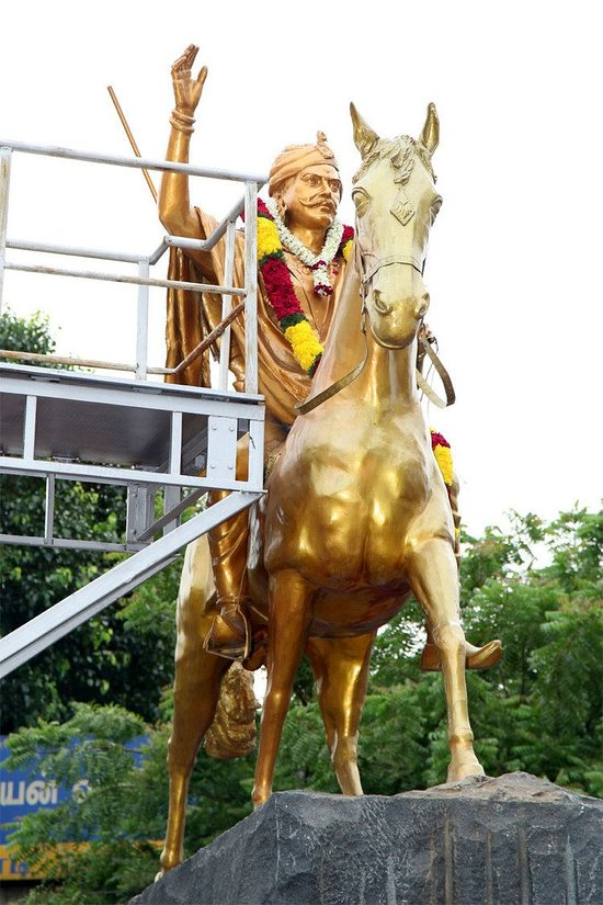 TTVDhinakaran's tweet photo. இந்திய விடுதலைப் போராட்ட வீரரும், தன்னுடைய வீரத்தாலும், அசாத்திய திறமையாலும் ஆங்கிலேயப் படைகளை அதிரச் செய்தவருமான மாவீரர் தீரன் சின்னமலை அவர்களின் பிறந்த தினம் இன்று.

ஆங்கிலேய ஏகாதிபத்தியத்தைத் துணிச்சலுடன் எதிர்த்துப் போரிட்டு, தன் தனித்��ுவ உத்திகளால் வெற்றிமேல் வெற்றி கண்டு, பிறந்த மண்ணின் விடுதலைக்காகவும், நாட்டு மக்களின் நலனுக்காகவும் தன் வாழ்நாளை அர்ப்பணித்த மாபெரும் வீரர் தீரன் சின்னமலை அவர்களை எந்நாளும் போற்றி வணங்கிடுவோம்.