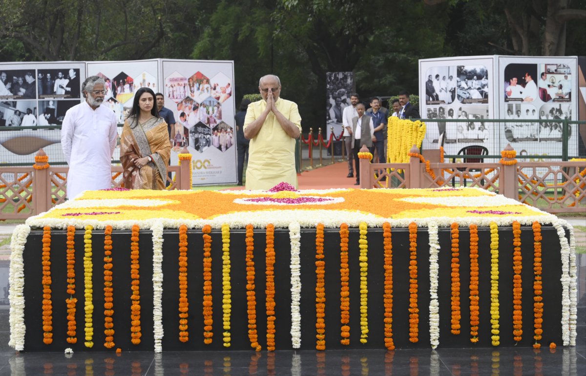 VPIndia's tweet photo. Paid heartfelt tributes to former Prime Minister Chandra Shekhar ji and attended the prayer meeting held at Jannayak Sthal, New Delhi, on the occasion of his 99th birth anniversary.

A visionary leader, a fearless parliamentarian, and a steadfast champion of democratic values, Chandra Shekhar ji stood for integrity in public life and remained deeply committed to the ideals of social justice and national unity.

As we mark the beginning of his centenary year, we renew our resolve to uphold the principles he cherished - courage, simplicity, and an unyielding commitment to the nation’s welfare.

May his legacy continue to inspire generations to serve the nation with honesty and conviction.
