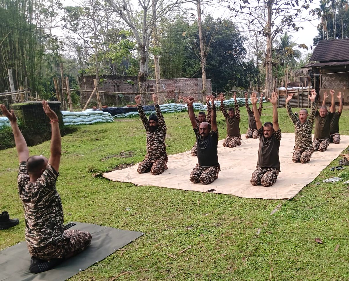Jawans of 20 Bn, CRPF, Jiribam, Manipur kick start their day with exercise &amp; yoga, fueling up for a day of service &amp; dedication! #CRPF #Jiribam #MorningMotivation #FitJawans #WinterWorkout