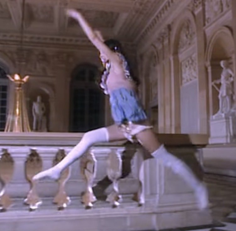 454livia's tweet image. #spotthedifference 🤔