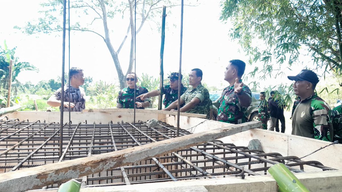 Kodam9Udayana's tweet image. Pengawasan Ketat Kodam IX Pastikan Jembatan Garuda Tepat Sasaran

#JembatanGaruda #TNIManunggalRakyat #PembangunanDesa #InfrastrukturNTB #KodamUdayana