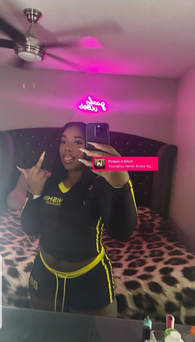 Zamibabe's tweet photo. REPOST IF YOU TRYNA FUCK ME🍑💦 https://t.co/Qdq3dvJYYy