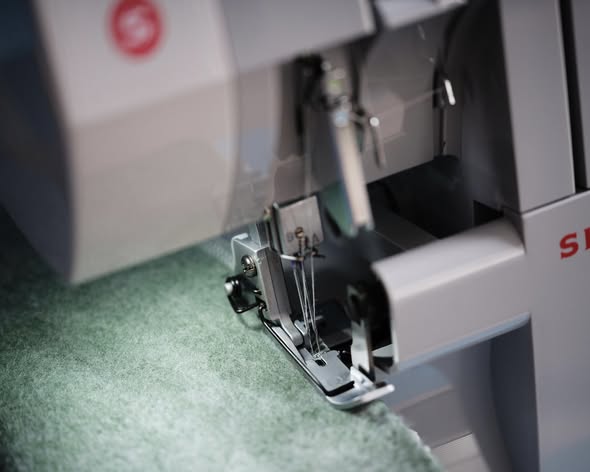 SingerSewingAus's tweet photo. Unleash your sewing superpowers with the powerful SINGER® Heavy Duty 14HD854 overlocker!
Shop now: https://t.co/RwZRar4iH2
#SingerAustralia #SingerNewZealand #SingerSewingMachine #SingerHeavyDuty https://t.co/1LS4nXmKvS