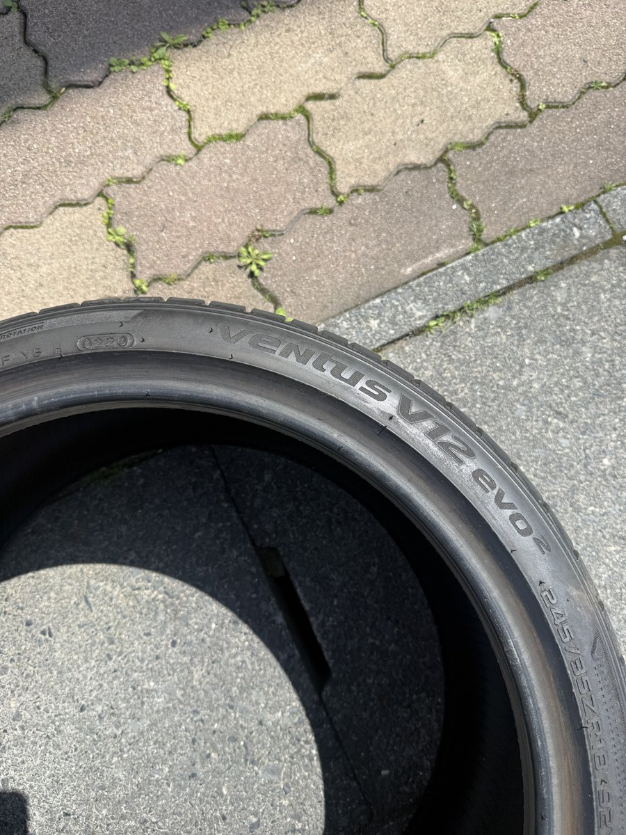 しろい tweet media