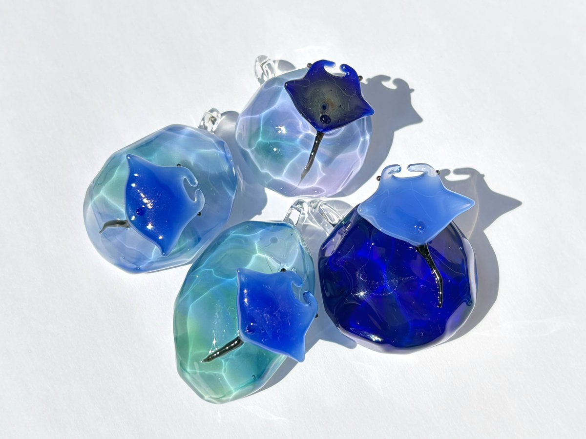 こんにちは！
いよいよ #すみだガラス市 まであと1日となりました!!
沢山のガラス商品が並びますので、是非お越しください!!現地にてお待ちしております!!
 #ガラス  #ハンドメイド  #ウーパールーパー  #サメ  #ガラスペン