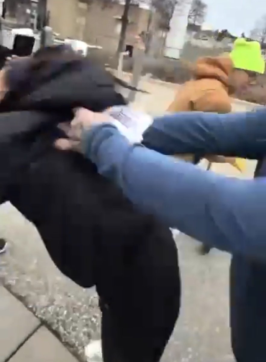 Astew_412's tweet photo. @MarioNawfal What a pussy, not only did you assault a women, you did it while her back was turned. https://t.co/TMhSbCoKu6
