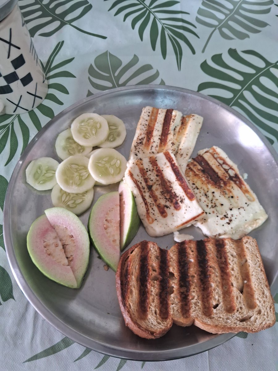 AnnuInfo's tweet photo. #Day104
After an Intermittent Fasting of 14 Hours
At 08:30 AM
Paneer Grilled &amp; 1 Wheat Bread
Fibres &amp; Guava

Scheduled:
At 11:30 PM
Black Coffee

At 1:30 PM
Light Lunch

Evening:
Yogurt &amp; Makhana https://t.co/MOedfM92jM