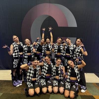 Avila Glitter Girls tweet media