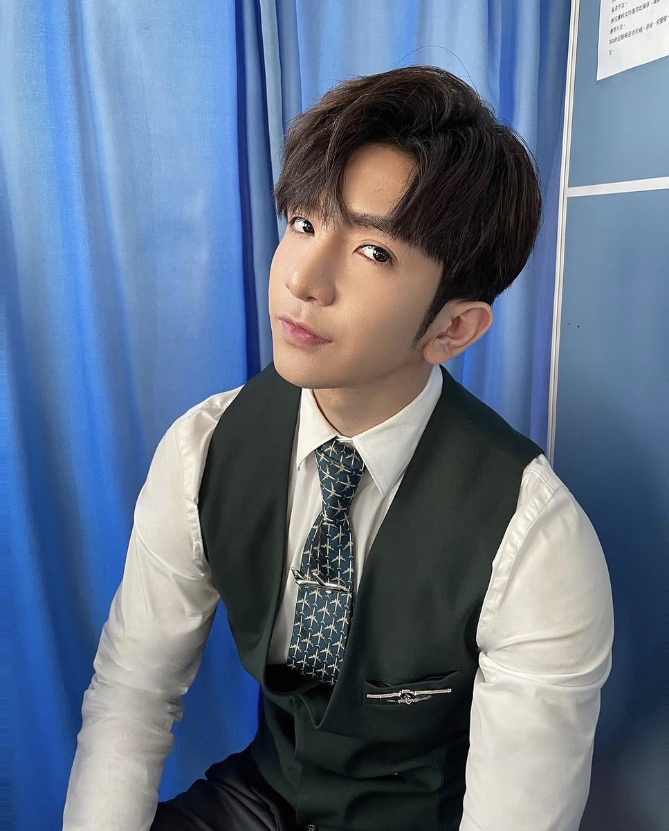 MVPDANSON's tweet photo. i have a drama idea https://t.co/xlVh9Lby9m